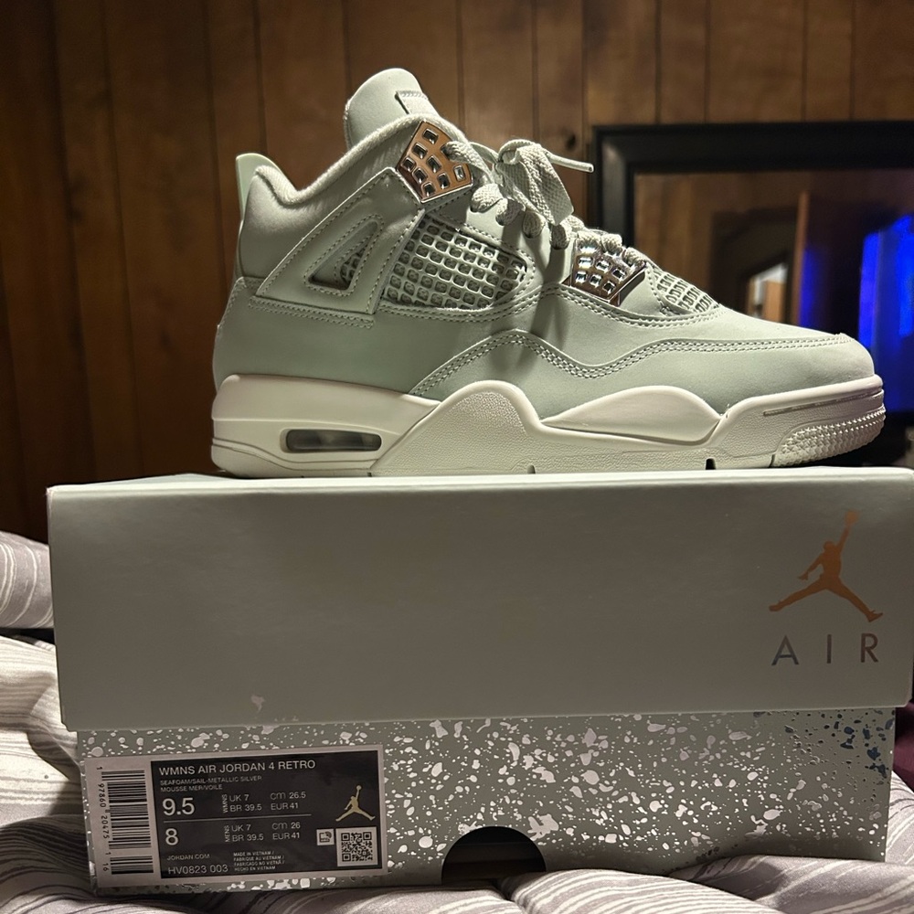 Jordan 4 Retro Women's Athletic Shoes - Gray